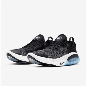 Nike Joyride Run Flyknit Sneaker